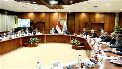 طارق الملا يبحث مع الري توفير احتياجات مشروعات البترول من المياه