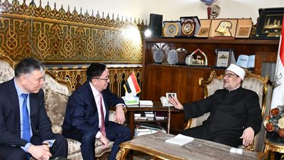 وزير الأوقاف يستقبل سفير كازاخستان قبل افتتاح مسجد الظاهر بيبرس