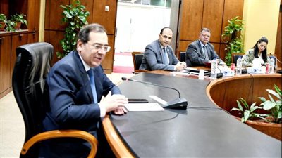 الملا يستقبل وفدا من البنك الأفريقي لبحث المساهمة في تمويل مشروع إنتاج حامض الفوسفوريك