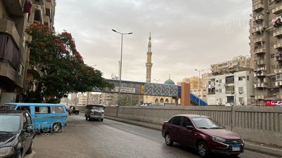 أمطار خفيفة على شوارع الجيزة (فيديو وصور)