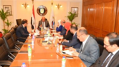 وزير قطاع الأعمال العام يبحث مع رئيس مدينة دمياط للأثاث فرص الاستثمار