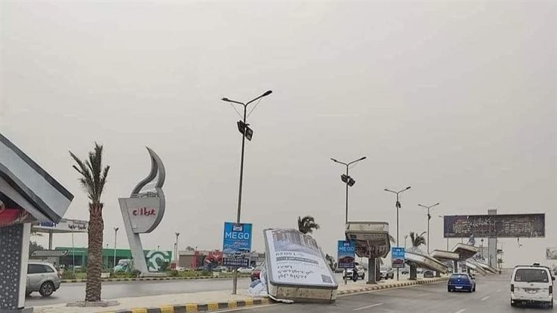 سقوط لوحات إعلانية