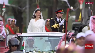 خبيرة الموضة سمر مبروك: فستان رجوة آل سيف سهل ممتنع، والملكة رانيا راقية كعادتها