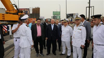 القاهرة تشكل لجنة لمراجعة شاسيهات الإعلانات على الطرق والكباري بعد سقوط لافتة أكتوبر