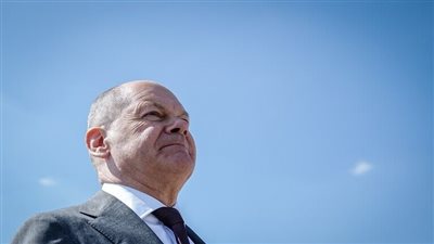 سيارة تصطدم بمكتب المستشار الألماني والشرطة تكشف التفاصيل 