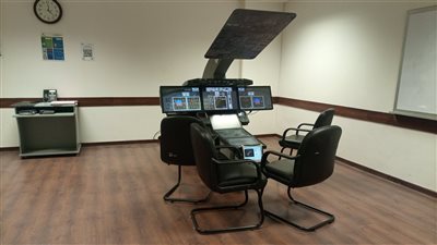 نموذج محاكاة عملي لطرق تدريب الطيارين علي الطيران وكيفية الإقلاع والهبوط (فيديو) 