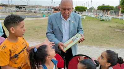 رئيس الغرفة التجارية بالإسماعيلية يتفقد ورش تعليم الحرف اليدوية المجانية 