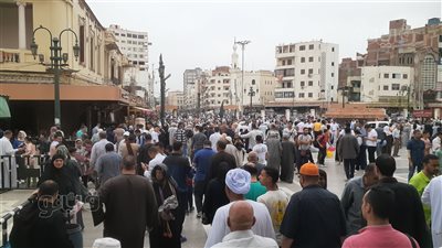 شاهد إقبال الأهالي على ضريح السيد البدوي يوم الجمعة