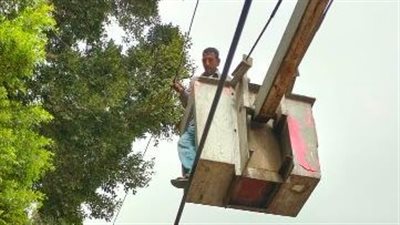 إصلاح الأعمدة والمحولات التالفة بسبب العاصفة ببلبيس شرقية 