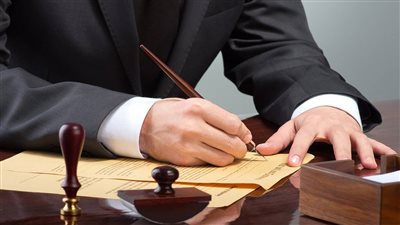 تفسير رؤية المحامي في المنام وعلاقته بتخطي العقبات وقدوم مال وخير كثير 