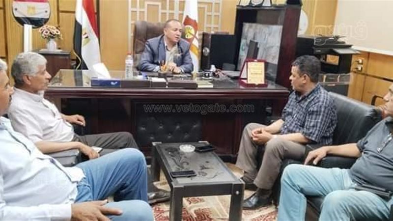 رئيس مدينة بلاط يجتمع