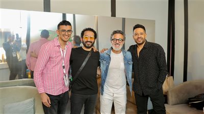 أحمد حلمي يرفع لافتة كامل العدد في أول أيام عرض 