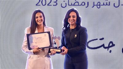 أول تعليق من دنيا سمير غانم على تكريمها من القومي للمرأة عن مسلسل جت سليمة (صور)