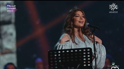 أصالة تشعل أجواء حفلها بالسعودية (فيديو)