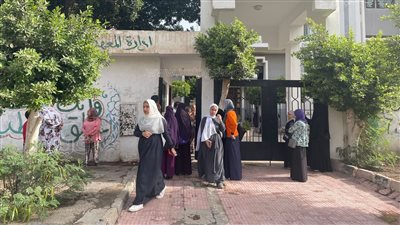 طلاب الشعبة العلمية بالثانوية الأزهرية بالإسماعيلية يؤدون امتحان مادتي الفقه والحديث 