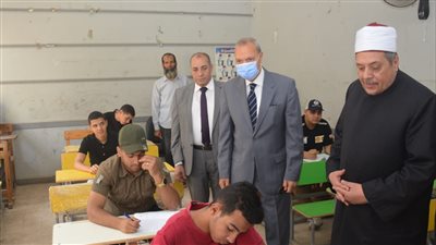 محافظ القليوبية يتفقد لجان الثانوية الأزهرية للاطمئنان على الطلاب