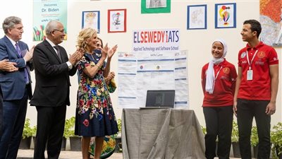 زوجة الرئيس الأمريكي تزور مدرسة تكنولوجيا تطبيقية للبرمجيات