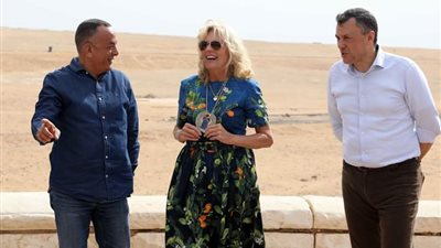 مستنسخ قلادة فرعونية، تعرف على هدية أمين الأعلى للآثار لزوجة الرئيس الأمريكي (صور)