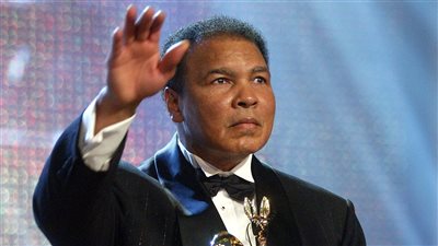 كيف جمع بين الدين والسياسة والرياضة.. علاقة أسطورة الملاكمة محمد علي كلاي بالرئيس الأمريكي ورؤساء دول عربية وأفريقية (فيديوجراف)