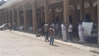 إقبال ضعيف على سوق السيارات المستعملة ببنها (صور)