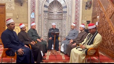 إمام مسجد نور الصباح بطنطا يُشعل حماس الأهالي بقصيدة في مدح النبي (فيديو)