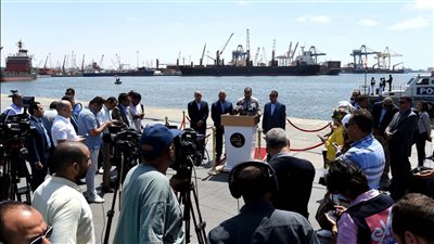 رئيس الوزراء: الدولة المصرية لا تستهدف إنشاء بنية أساسية فقط في المواني