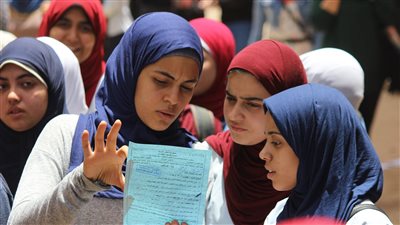 الثانوية العامة على صفيح ساخن.. جروبات الغش والتليجرام يحاصران رضا حجازي في سنة أولى ثانوية عامة.. تسريب امتحانات الشهادة الإعدادية يُثير مخاوف أولياء الأمور.. خطة للوزارة لمحاربة الغش