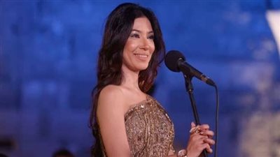 نيفين رجب تنتهي من تسجيل أغنيتها الجديدة 