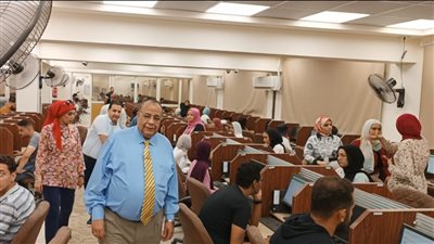 رئيس جامعة الأقصر يتفقد لجان الامتحانات بكليات السياحة والفنادق والآثار والفنون الجميلة