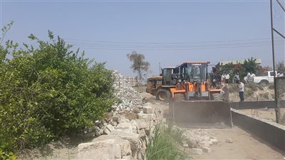 إزالة 34 حالة تعدٍّ بالبناء في القنطرة غرب الإسماعيلية (صور) 