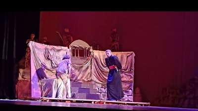 تقديم العرض المسرحي «انسوا هيروسترات» بثقافة الإسماعيلية 