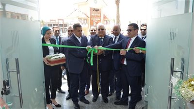 محافظ السويس يستقبل قيادات البنك الزراعي المصري خلال افتتاح الفرع الجديد