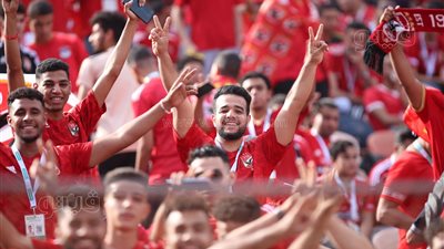 جماهير الأهلي بالمدرجات: صالح سليم مش ناسيينه إمام عاشور مش عايزينه (فيديو) 