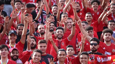 بدء تجمع جماهير الأهلي استعدادًا للتوجه إلي ملعب محمد الخامس (فيديو) 