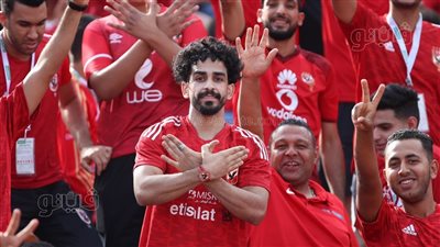 شبيه مروان عطية يدعم الأهلى أمام الوداد من ستاد القاهرة (صور)