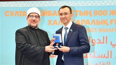رئيس كازاخستان يمنح وسام الصداقة لوزير الأوقاف 
