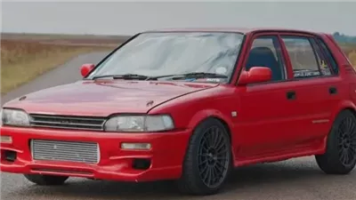 تفاصيل تحويل سيارات التسعينيات إلى موديلات حديثة مزودة بالتقنيات 