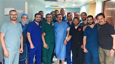 أول ظهور للفنان طارق عبد العزيز بعد خضوعه لعملية في القلب 