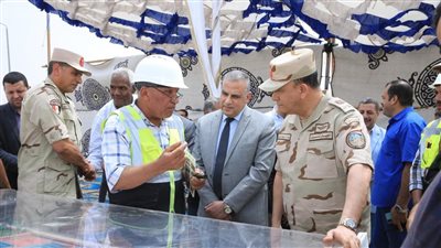 محافظ سوهاج يتفقد مشروع إنشاء محطة معالجة الصرف الصحي بالمنشأة