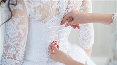 تفسير حلم الثوب الأبيض في المنام وعلاقتها بالترقية بالعمل والبركة في المال 