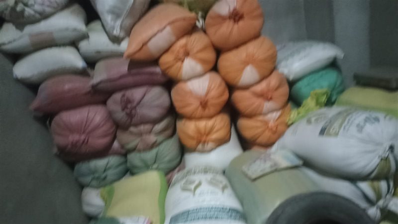 كميات من القمح المضبوط،