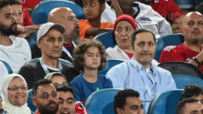 علاء وجمال مبارك يساندان الأهلي أمام الوداد من المدرج (صور)