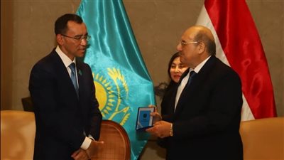  رئيس الشيوخ يتسلم وسام الصداقة لدولة كازاخستان