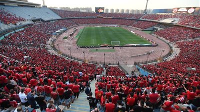 استاد القاهرة كامل العدد قبل انطلاق لقاء الأهلي والوداد (صور) 