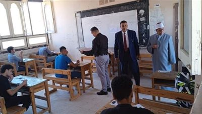 المشرف العام على الامتحانات بالإسكندرية يتفقد لجان الثانوية الأزهرية