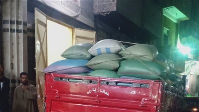 ضبط 164 طن قمح في 10 مخازن وسيارتين نقل قبل تداولها بالسوق السوداء بأسيوط