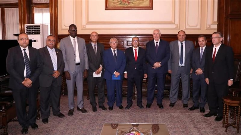 وزير الزراعة يبحث
