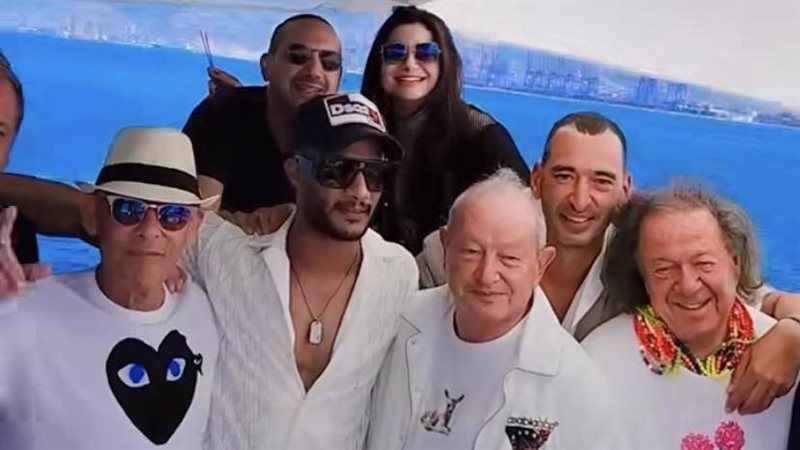 محمد رمضان يحتفل