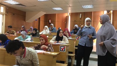 عميد تمريض المنصورة تتفقد امتحانات نهاية العام الدراسي