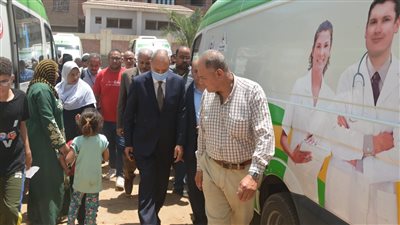 محافظ القليوبية يتفقد قافلة طبية بالخانكة